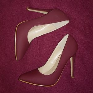 Pointed toe heels